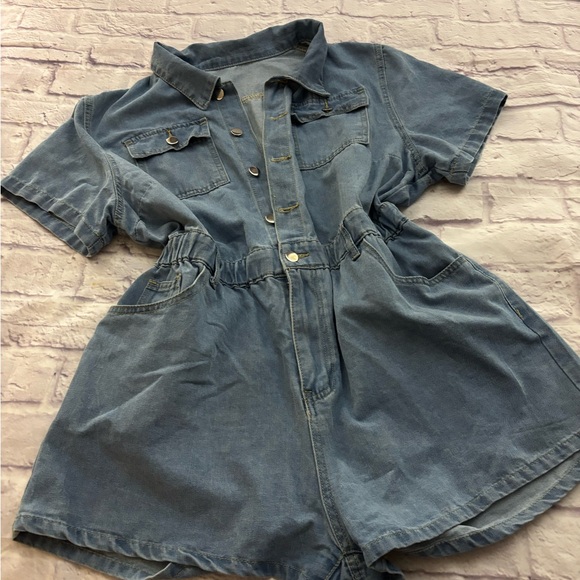 🔵”NWOT” CURVY LightWASH Denim Romper - Picture 2 of 13